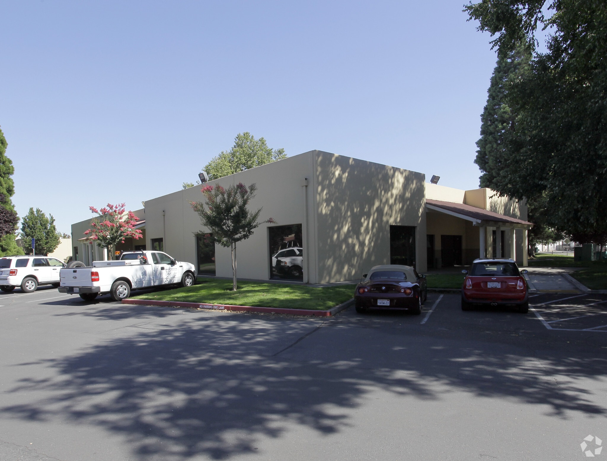 660 Bercut Dr, Sacramento, CA for lease Primary Photo- Image 1 of 9