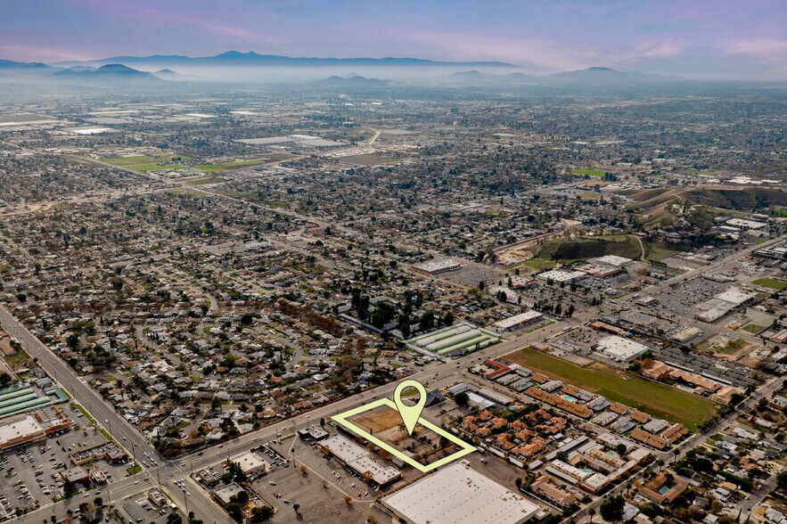 1888 E Highland Ave, San Bernardino, CA for sale - Building Photo - Image 2 of 4