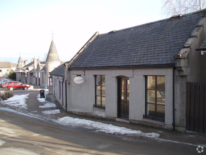 Station Sq, Aboyne à louer - Photo principale - Image 1 de 1