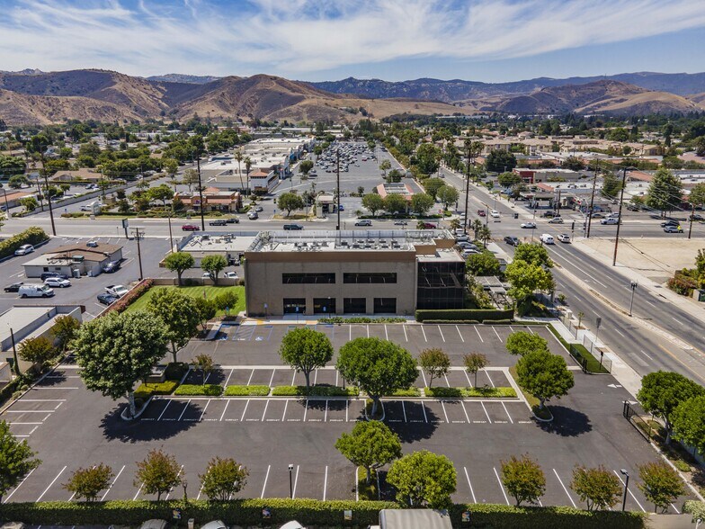 2450 Tapo St, Simi Valley, CA à vendre - Aérien - Image 3 de 5