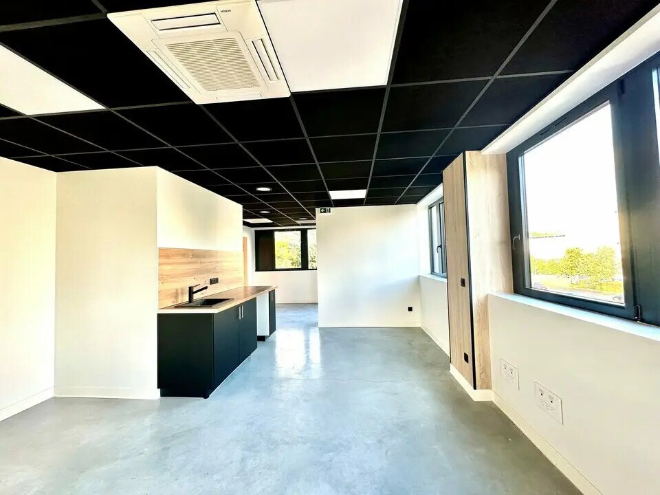 Office in Talence for sale Interior Photo- Image 1 of 8