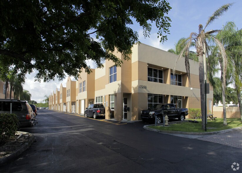 20101-20161 NE 16th Pl, Miami, FL à vendre - Photo du bâtiment - Image 1 de 84