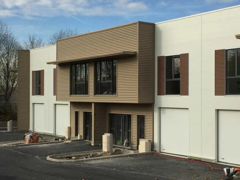 Flex in Bussy-Saint-Georges for lease - Building Photo - Image 1 of 2