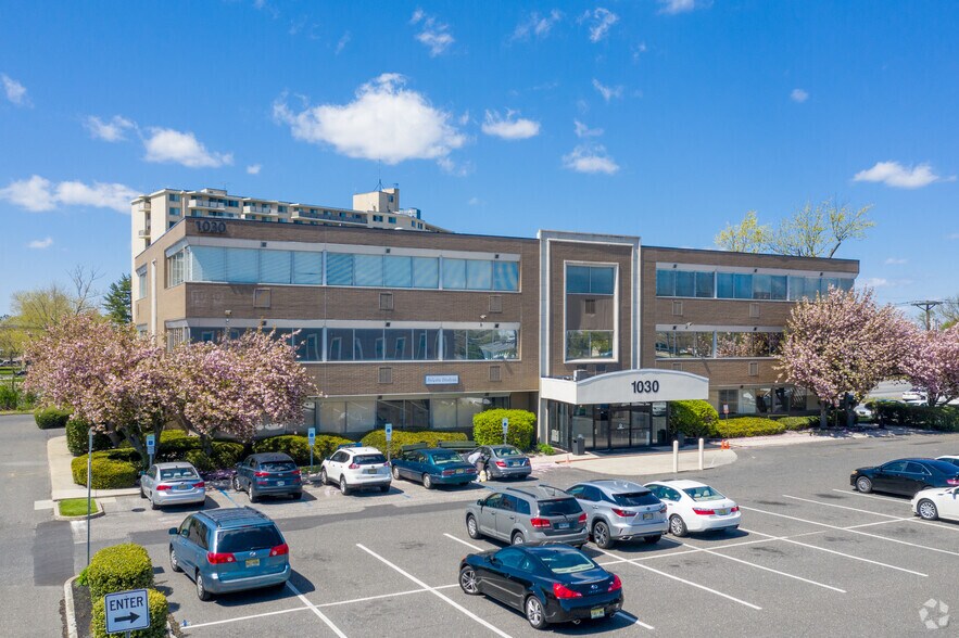 1030 Kings Hwy N, Cherry Hill, NJ à louer - Photo du bâtiment - Image 3 de 4