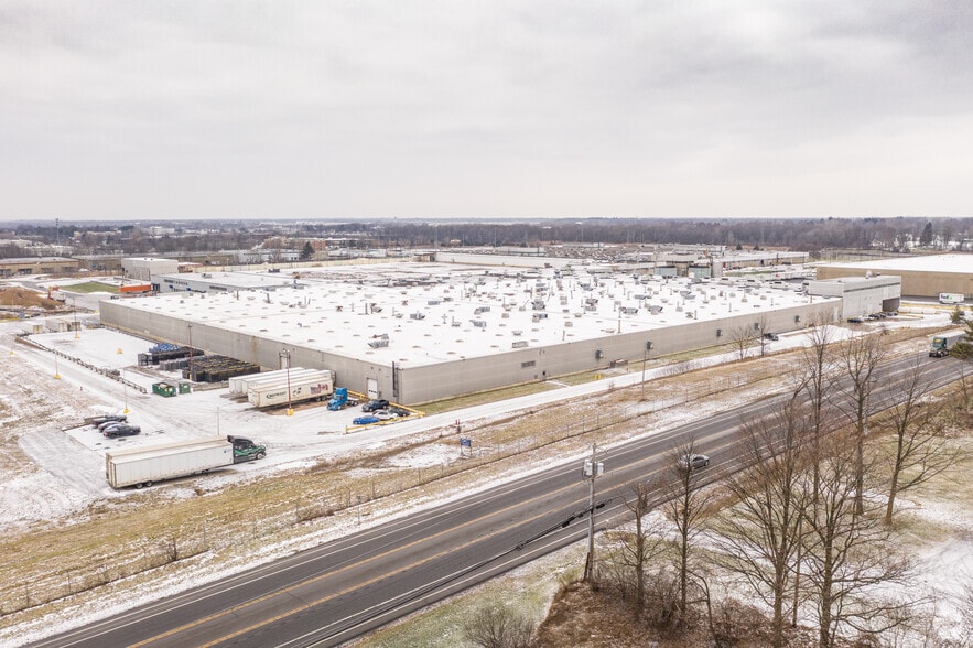 6600 New Venture Gear Dr, East Syracuse, NY for lease - Building Photo - Image 2 of 24