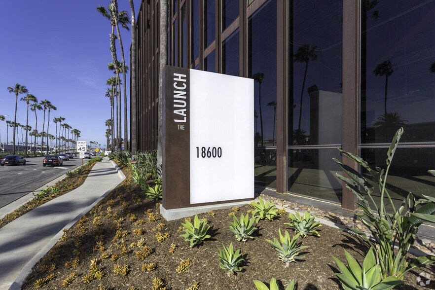 18600 MacArthur Blvd, Irvine, CA à louer - Photo du bâtiment - Image 2 de 13