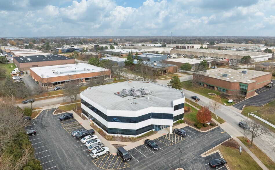 100 Lexington Dr, Buffalo Grove, IL à louer - Photo du bâtiment - Image 3 de 4