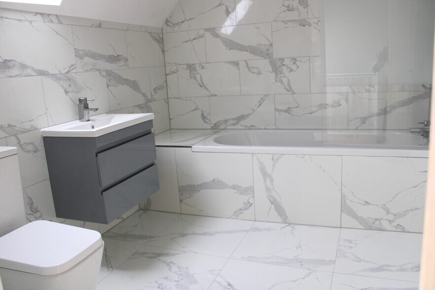 101 High Rd, Londres à vendre - Photo du bâtiment - Image 3 de 8