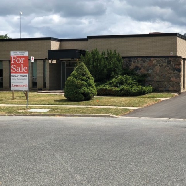 Plus de détails pour 55 Gervais Dr, Toronto, ON - Industriel à vendre
