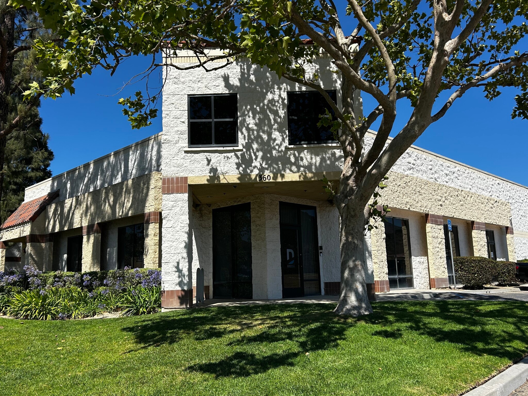 360 Cortez Cir, Camarillo, CA for lease Building Photo- Image 1 of 14