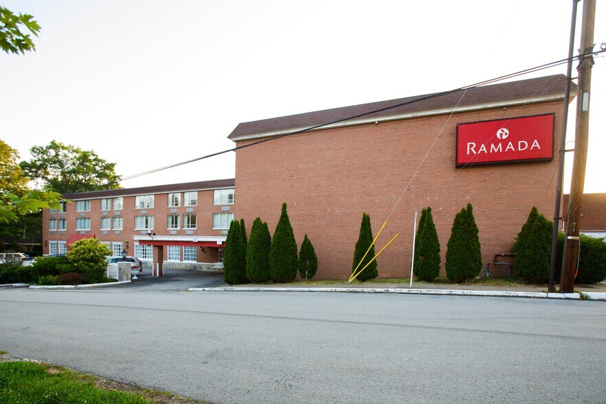 216 W Loyalhanna St, Ligonier Township, PA à vendre - Photo du bâtiment - Image 2 de 7