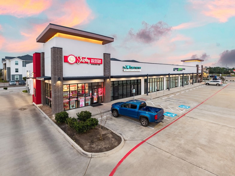 10525 N Sam Houston Pky E, Humble, TX for lease - Building Photo - Image 2 of 6
