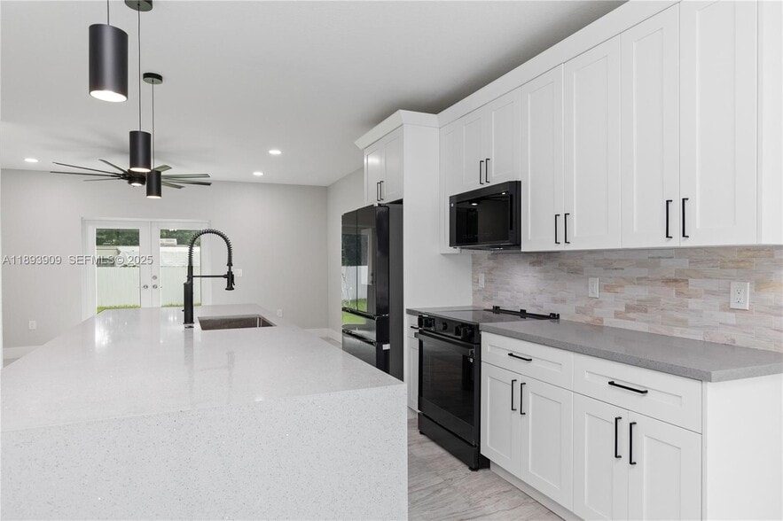 2742 NW 48th St, Miami, FL for sale - Interior Photo - Image 3 of 25