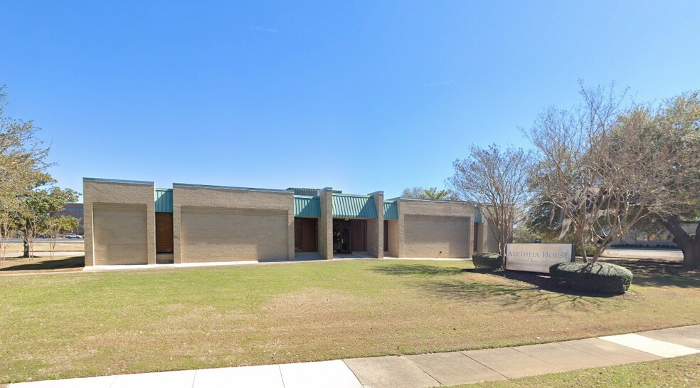 2401 Fairlane Dr, Montgomery, AL à louer - Photo du bâtiment - Image 2 de 4