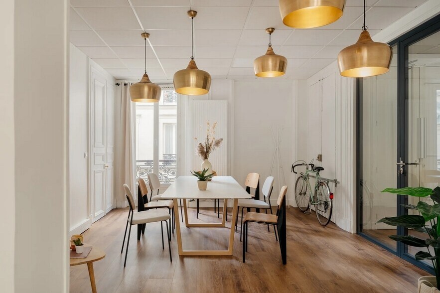 6 Boulevard Saint-Denis, Paris for lease - Interior Photo - Image 2 of 6