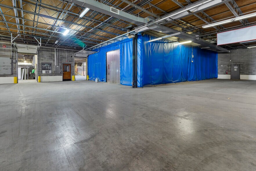 2828 Tobey Dr, Indianapolis, IN à louer - Photo du bâtiment - Image 3 de 16