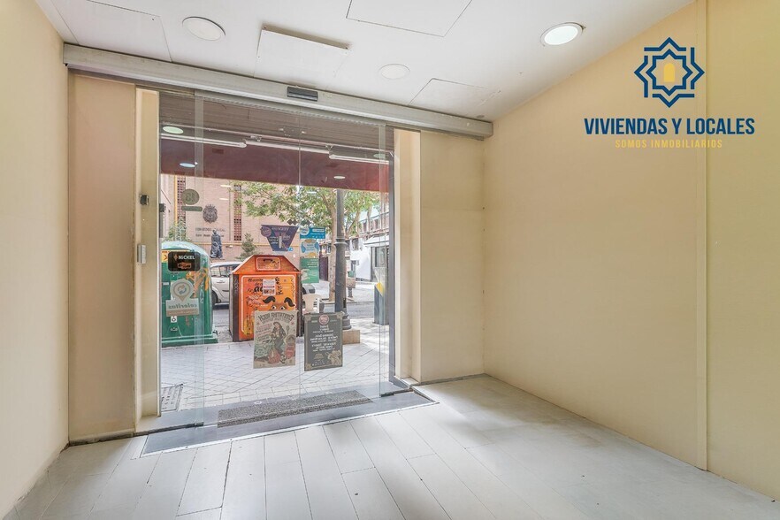 Retail in Granada, Granada for sale - Lobby - Image 1 of 8