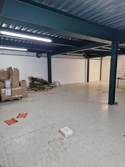 Local d'activités dans BOISSY-L'AILLERIE à vendre - Photo du bâtiment - Image 3 de 9