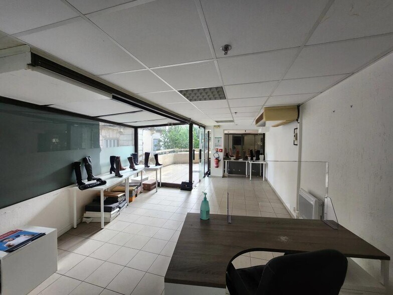 Retail in Montpellier for lease - Interior Photo - Image 3 of 15