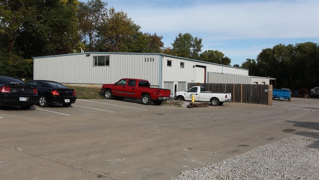 More details for 3910 Main St, Grandview, MO - Industrial for Lease