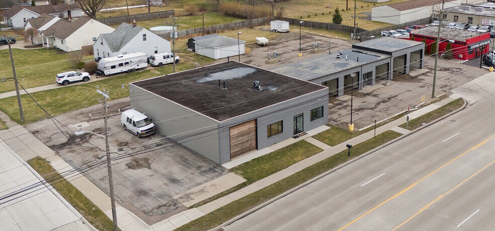 30201 Little Mack Ave, Roseville, MI à louer - Photo du bâtiment - Image 3 de 3