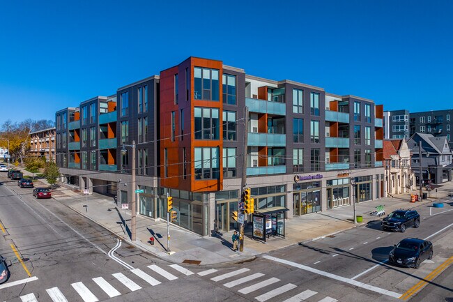 Plus de détails pour 2310 N Oakland Ave, Milwaukee, WI - Commerce de détail à louer