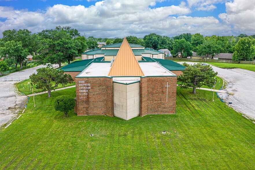 8730 E Skelly Dr, Tulsa, OK for sale - Building Photo - Image 3 of 6