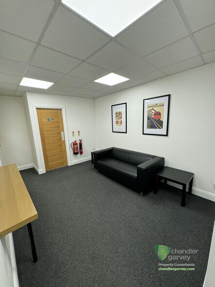 63-65 Woodside Rd, Amersham à louer - Photo du bâtiment - Image 3 de 12