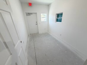 1602 SE South Niemeyer Cir, Port Saint Lucie, FL for lease Interior Photo- Image 2 of 3