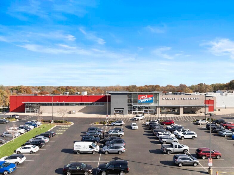 520 NE Barry Rd, Kansas City, MO à louer - Photo du bâtiment - Image 2 de 7