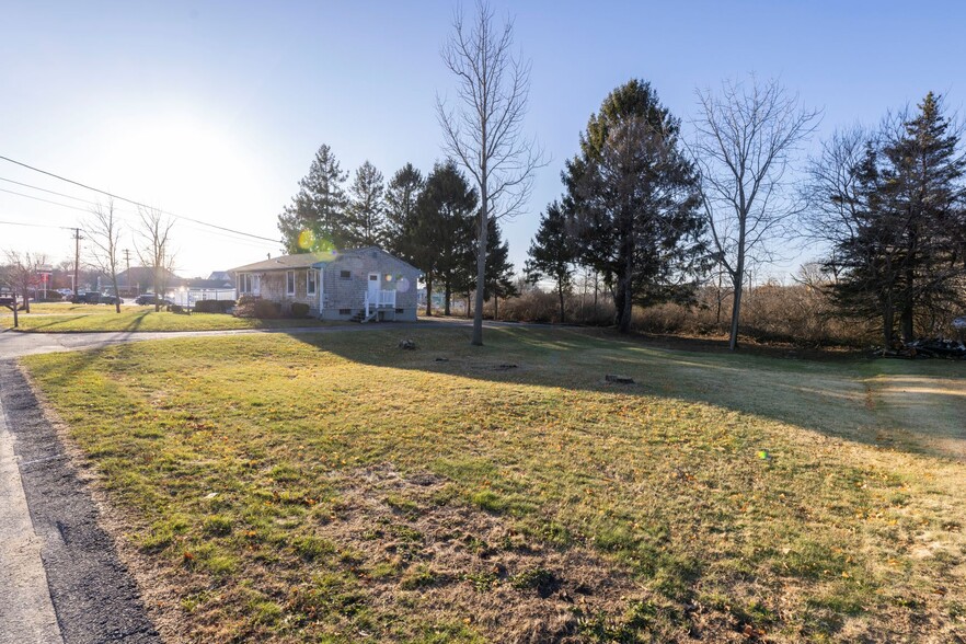 6 Lambert St, Narragansett, RI à vendre - Photo du bâtiment - Image 3 de 17