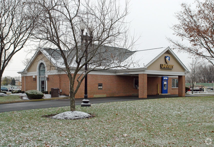 601 Louis Dr, Warminster Township, PA for lease - Building Photo - Image 3 of 5