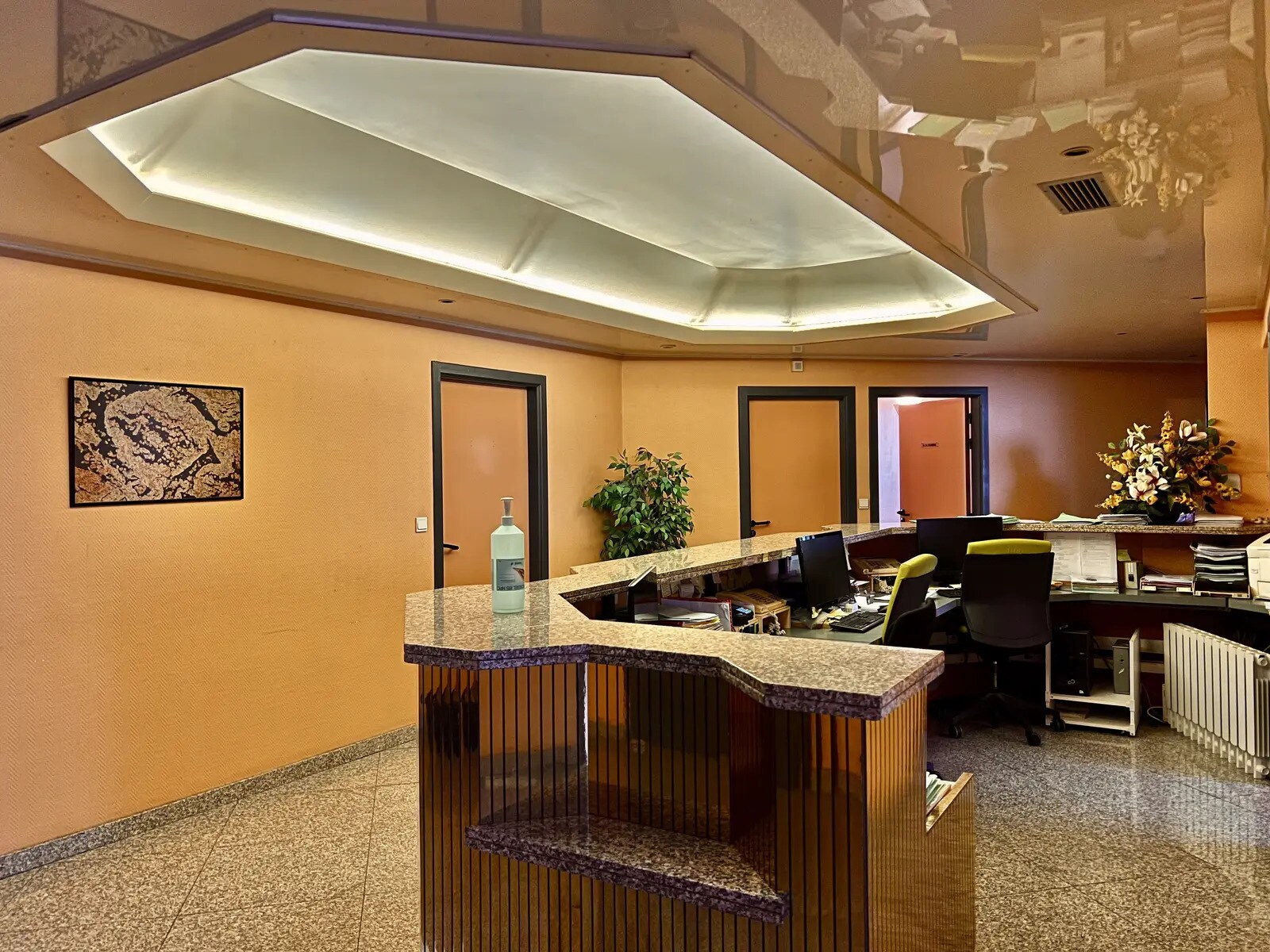 Office in Draguignan for sale Lobby- Image 1 of 5