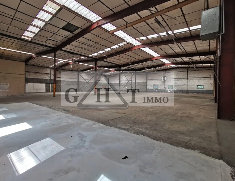 Industriel dans Plaisir à vendre - Photo du bâtiment - Image 2 de 3