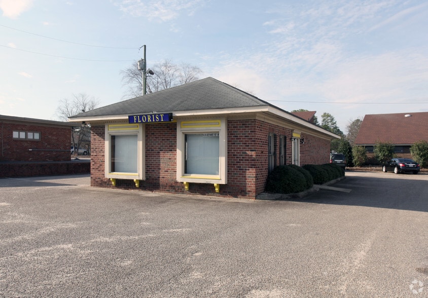 444 Owen Dr, Fayetteville, NC for sale - Primary Photo - Image 1 of 6