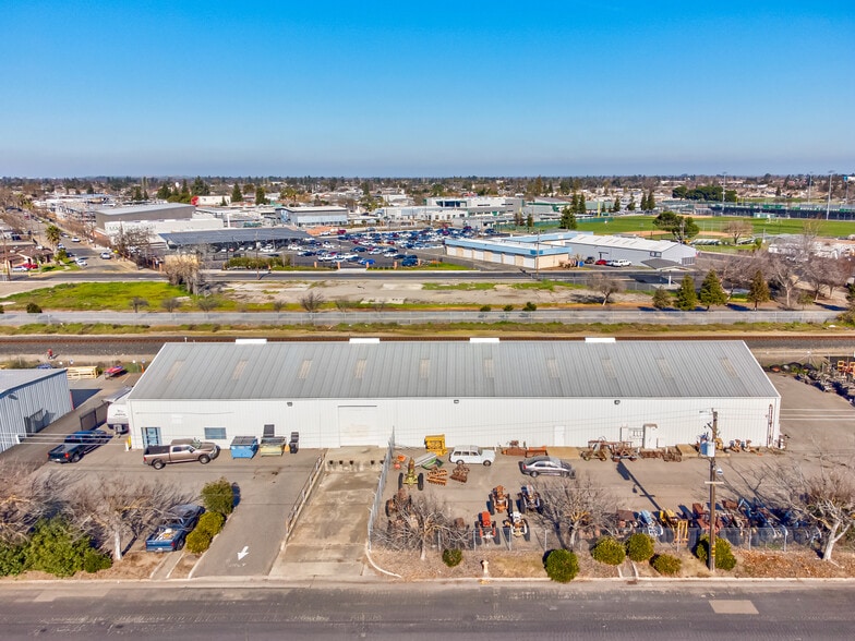 301 Wetmore St, Manteca, CA for lease - Building Photo - Image 3 of 7