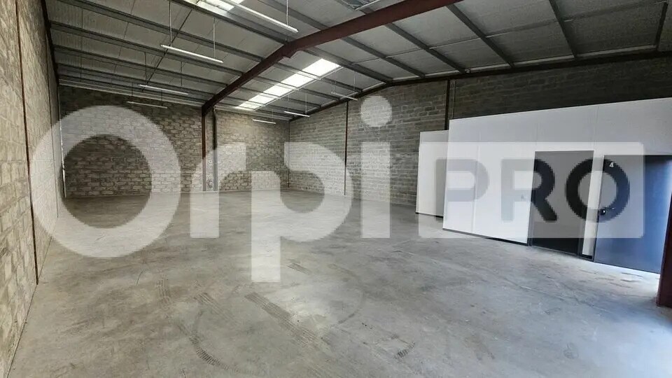 Flex dans SAINT-JEAN-D'ILLAC à louer - Photo du bâtiment - Image 3 de 4