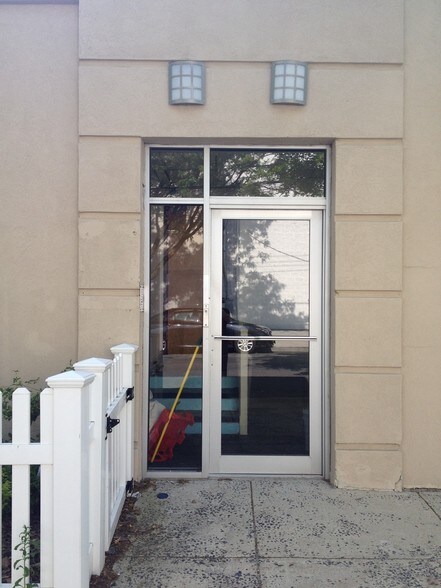 941 Burke Ave, Bronx, NY à louer - Photo du bâtiment - Image 3 de 12