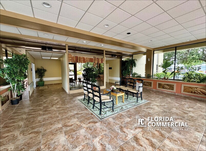 3725 SE Ocean Blvd, Stuart, FL à louer - Photo intérieure - Image 2 de 13