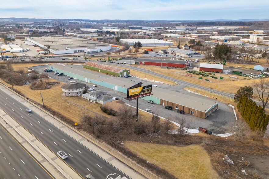 6500 Chapmans Rd, Allentown, PA for lease - Building Photo - Image 2 of 9