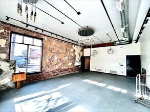 208 SW 10th Ave, Amarillo, TX for lease Interior Photo- Image 2 of 5