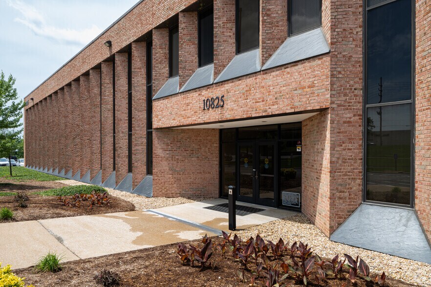 10825 Watson Rd, Sunset Hills, MO à louer - Photo du bâtiment - Image 3 de 4