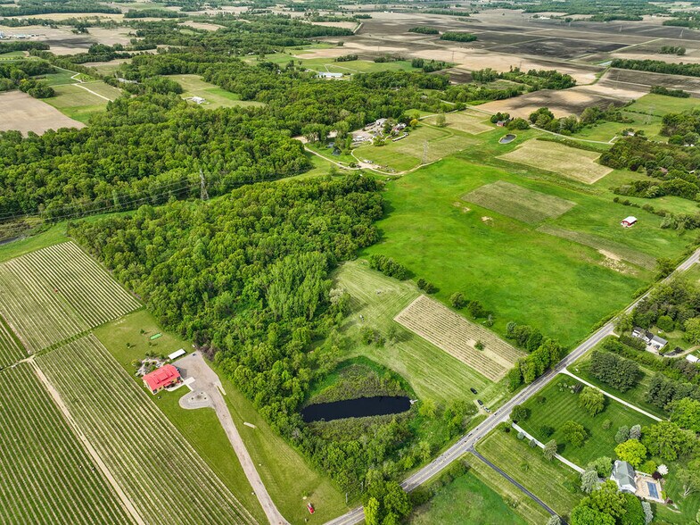 438 E SNOW Rd, Baroda, MI à vendre - Photo du bâtiment - Image 2 de 5