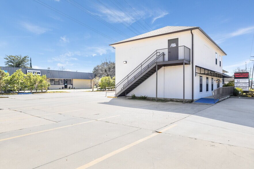2803-2809 Kaliste Saloom Rd, Lafayette, LA à louer - Photo du bâtiment - Image 2 de 14
