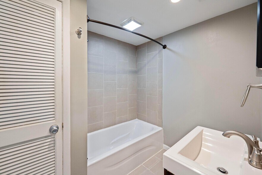 514 W 1st Ave, Columbus, OH à vendre - Photo du bâtiment - Image 2 de 28