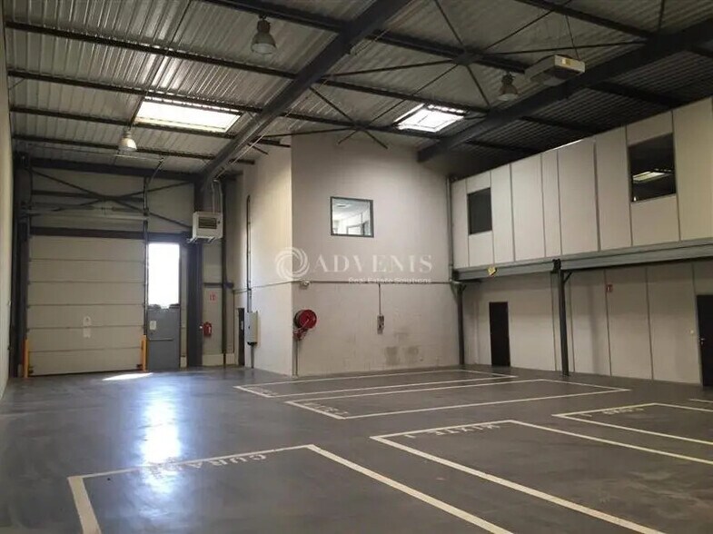 Bureau dans Saint-Priest à louer - Photo du bâtiment - Image 2 de 5