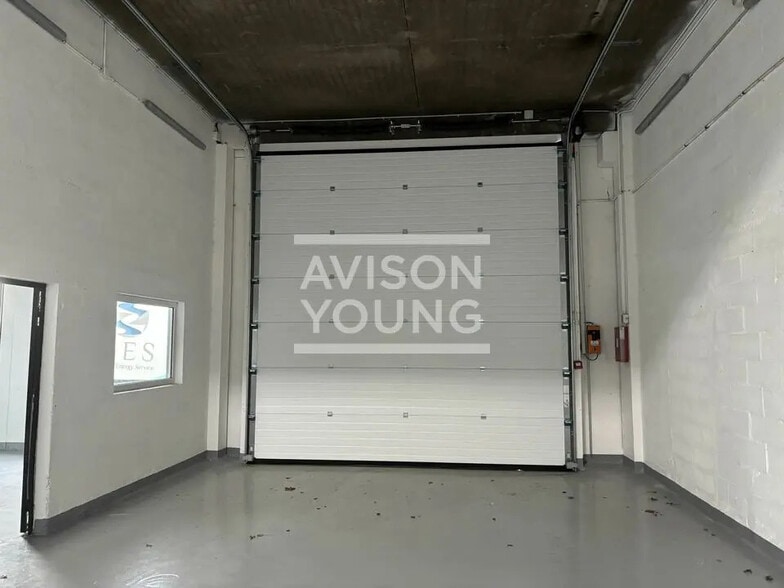 Flex in Gennevilliers for lease - Interior Photo - Image 2 of 5