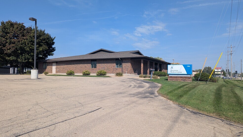 1186 Appleton Rd, Menasha, WI à vendre - Photo du bâtiment - Image 1 de 1
