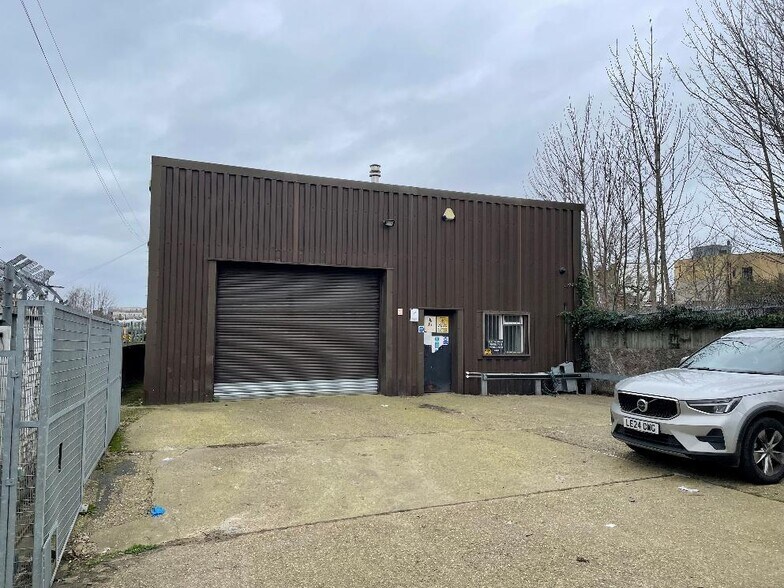 5 Manor Rd, Londres à louer - Photo du bâtiment - Image 2 de 4