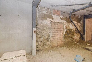 Plus de détails pour Multi-résidentiel à vendre